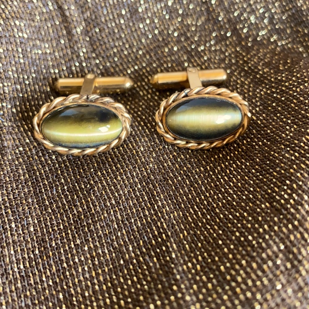 VTG tigers eye look oval hinge back gold cufflinks
